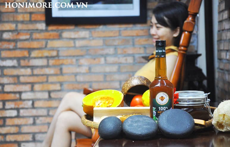 Tẩy tế bào chết cho da bằng mật ong chín Honimore